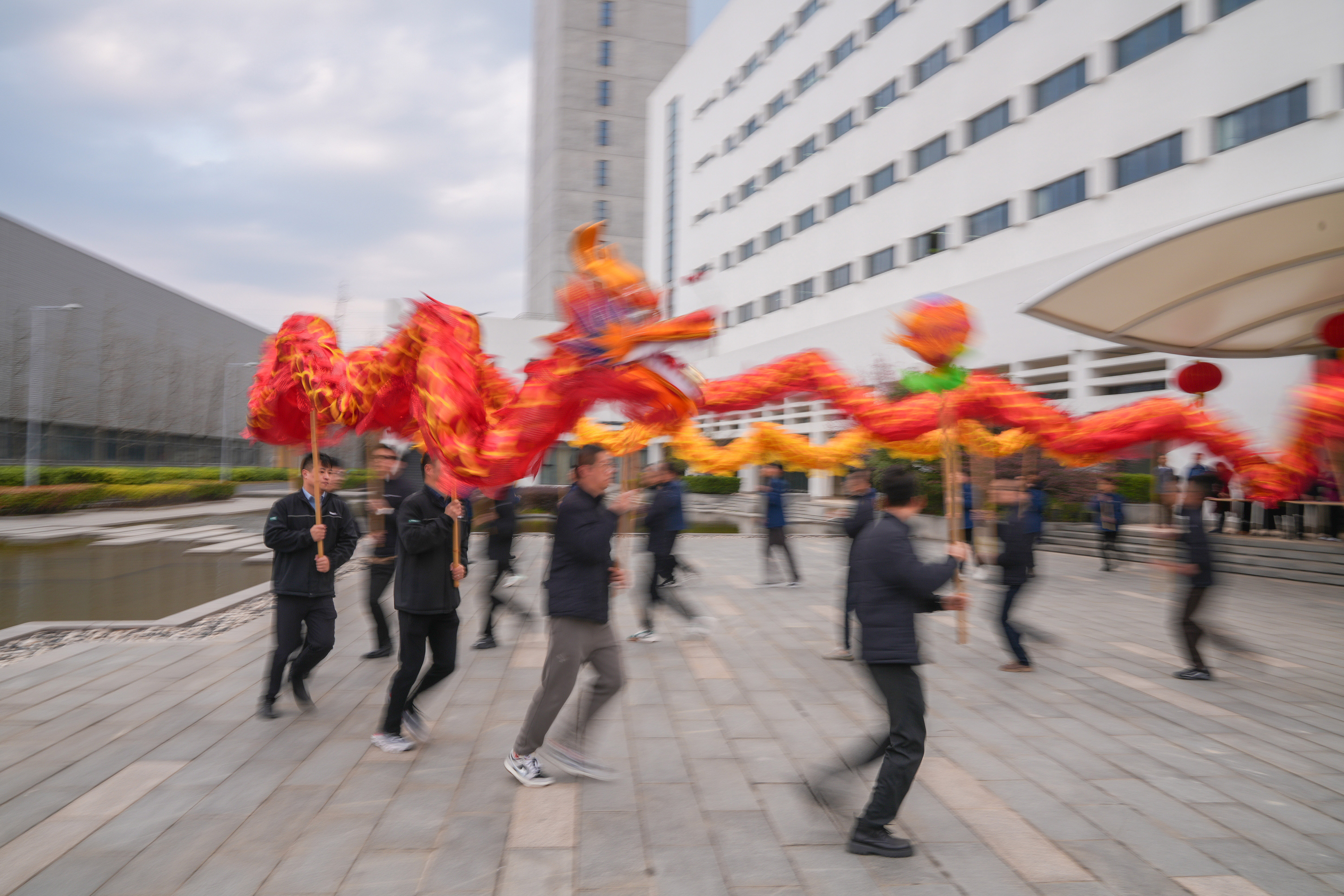 祥龍騰飛迎開工 春到巨人工業(yè)園